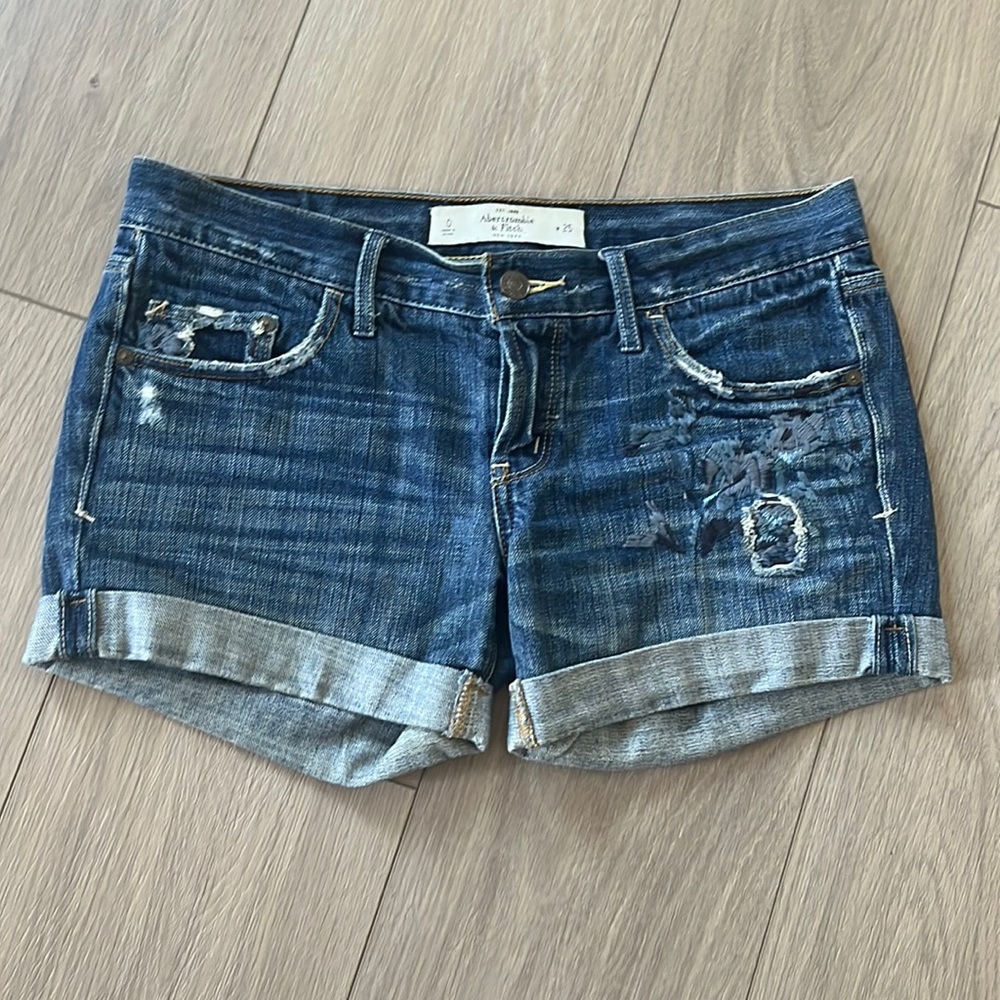 Abercrombie & Fitch size 25 denim shorts with floral embroidery detail